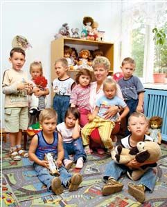 Детский сад или бабушка?