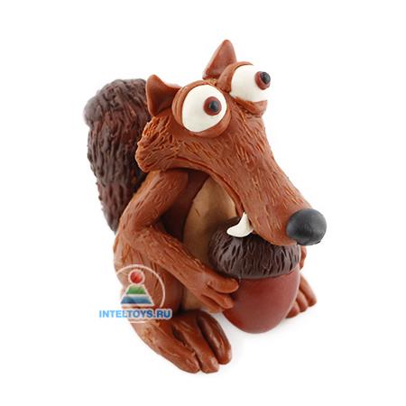 Герой мультфильма «Ледниковый период» из пластилина: белка Скрат