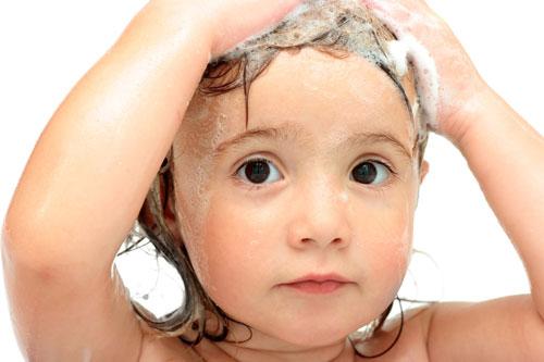 Что делать если ребенок не любит мыть волосы? - статья из серии «Воспитание  ребенка»